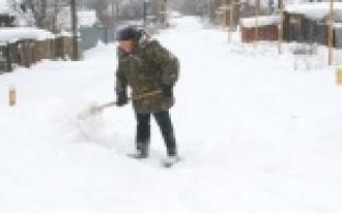 Жители Пильного вязнут в снегу