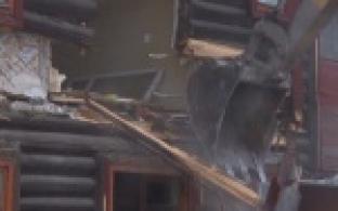 Клубы пыли и горы мусора - на Хромпике начали сносить аварийные дома