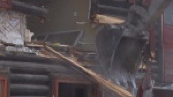 Клубы пыли и горы мусора - на Хромпике начали сносить аварийные дома