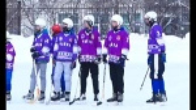 Хоккеисты дворовых клубов Первоуральска соревнуются в турнире "Плетёный мяч".