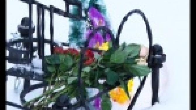 Активисты движения «Взаимопомощь на дорогах» совместно с автоинспекторами почтили память погибших Вадима Белоконя и Павла Щербакова.