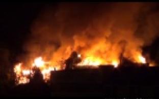 Крупный пожар практически полностью уничтожил склад зерна в Нижнем селе