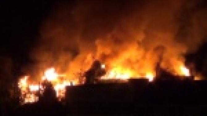 Крупный пожар практически полностью уничтожил склад зерна в Нижнем селе