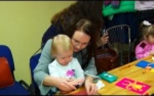 В одном из семейных клубов города родителям предложили по-новому проводить время вместе с детьми