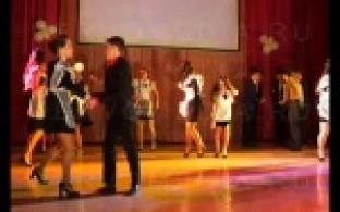 Со школьной скамьи на сцену.