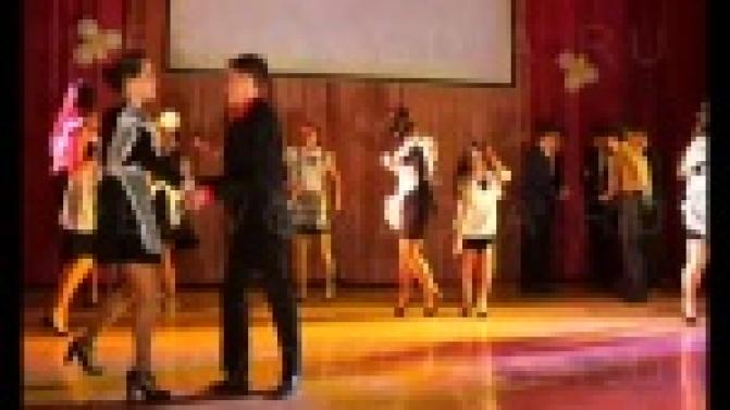 Со школьной скамьи на сцену.