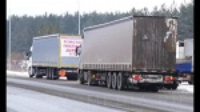 Сотни водителей грузовиков сегодня приняли участие во всероссийской акции протеста дальнобойщиков.