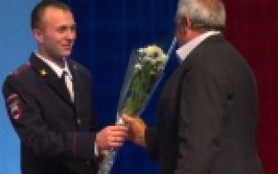 В честь дня сотрудника ОВД горожане устроили концерт