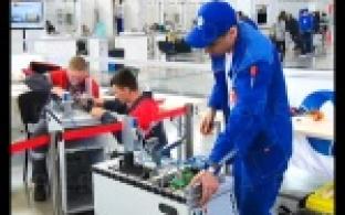 Первоуральские металлурги работают и соревнуются по высоким технологиям.