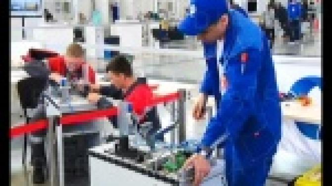 Первоуральские металлурги работают и соревнуются по высоким технологиям.