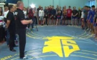 Чемпион мира по профессиональному боксу посетил Первоуральск