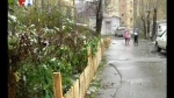 В Первоуральске продолжают благоустраивать придомовые территории.