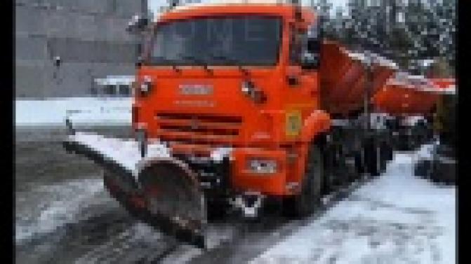 Грейдеры, комбинированные дорожные машины и тракторы - в строю.