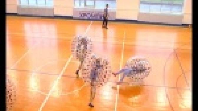 Первоуральцы осваивают бампербол.