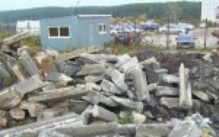 Свалку дорожных материалов обнаружили жители улицы Береговая