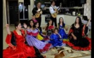 Продемонстрировать "Искусство жить вместе" готов цыганский ансамбль "Джипси Арт".