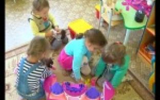 Специалисты коммунальных служб заботятся о здоровье дошколят.