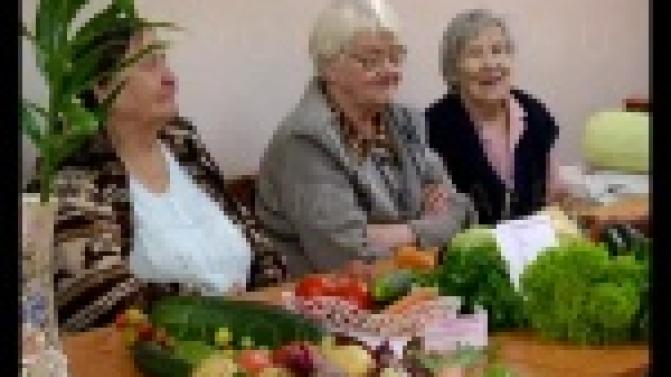 Чудо-морковь, восхитительные цветы и даже виноград.