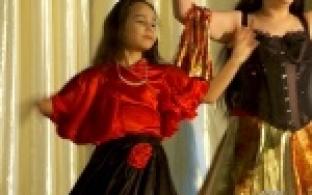 Яркие платья, звонкие голоса и вольная душа