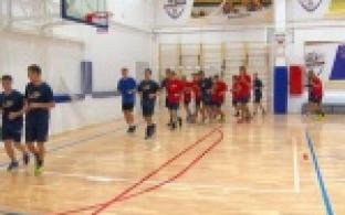 Вместо клюшки штанга