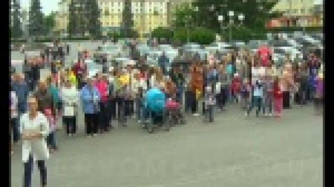 День семьи, любви и верности в Первоуральске завершился красочно