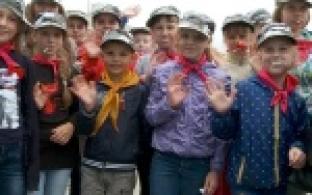 Мальчишки и девчонки вышли в центр города, чтобы подробно рассказать первоуральцам о вреде наркотиков