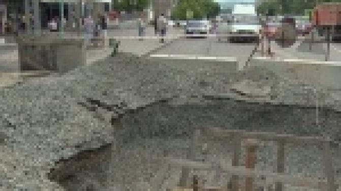 Специалисты "Водоканала" приступают к замене водовода, который проходит по проспекту Космонавтов