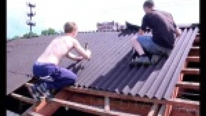 Опасаются делать ремонт в квартире и не пользуются электричеством.