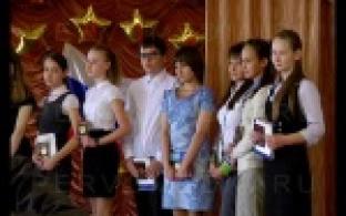 Пятнадцать юных первоуральцев стали обладателями первого и главного документа в их жизни - паспорта.