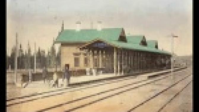 Необычный железнодорожный состав сегодня торжественно встречают жители нашего города.