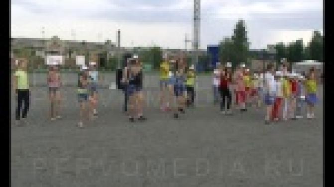 Юные первоуральцы соревнуются в изготовлении необычных открыток