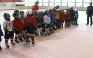 Во дворце ледовых видов спорта состоялась последняя тренировка младшей группы по хоккею с шайбой