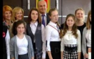 Первоуральские школьники побывали на месте депутатов.