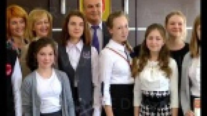 Первоуральские школьники побывали на месте депутатов.