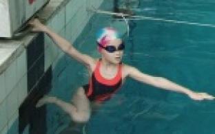 Городское первенство по плаванию стартовало в Первоуральске