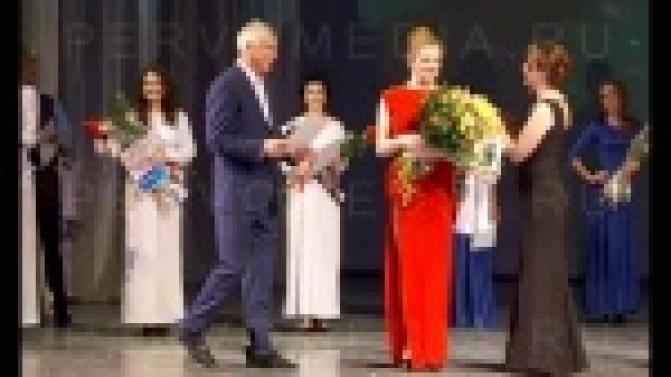 Первоуральск узнал имя самой красивой работницы Новотрубного завода