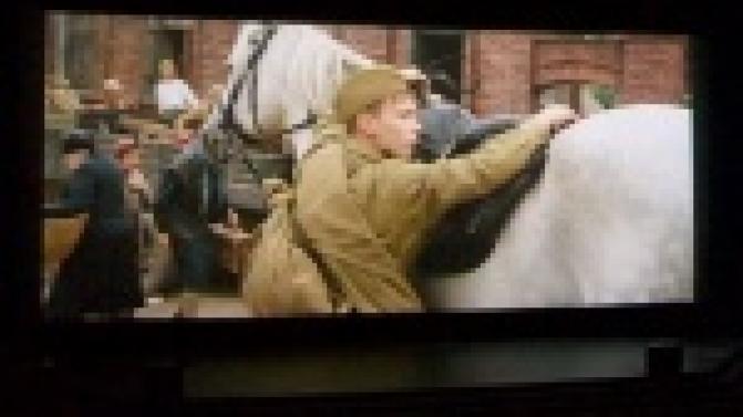 Кто в одиночку, кто с подругой, а кто-то целым классом на урок