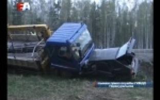 На трассе Пермь-Екатеринбург столкнулись грузовик и легковушка.