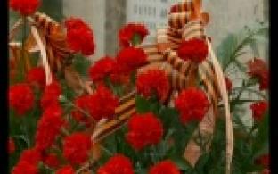 Митинг у Вечного огня. 9-го мая Первоуральске прошло традиционное мероприятие с возложением цветов и минутой молчания.