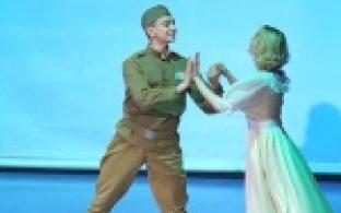 Артисты из Екатеринбурга выступают для ветеранов и пенсионеров Первоуральска