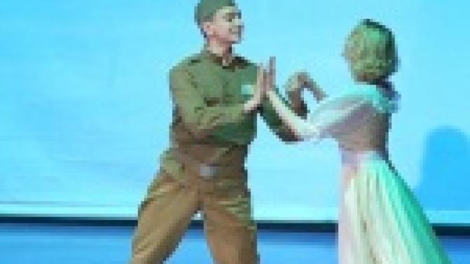 Артисты из Екатеринбурга выступают для ветеранов и пенсионеров Первоуральска