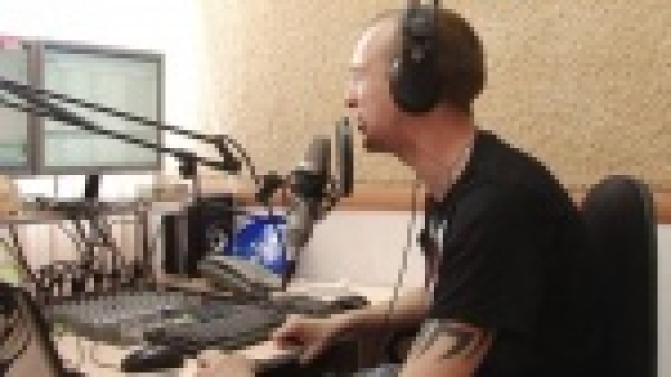 В машине, автобусе, метро и дома. Услышать новости или музыку сегодня можно практически в любом месте