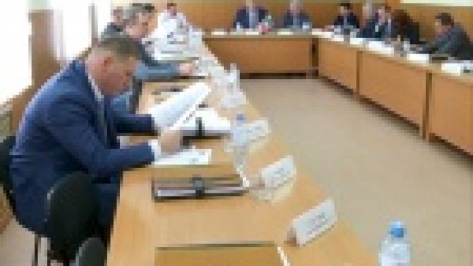 На внеочередном заседании Думы ресурсники отчитались о проделанной работе.