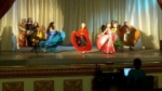 Яркие платья, длинные волосы, звонкие голоса и вольная душа...