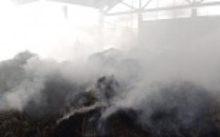 В Новоуткинске сгорел сенной склад.