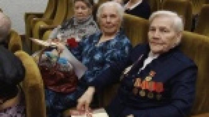 Вручение юбилейных медалей к 70-летию Победы продолжается