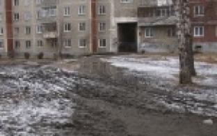 Весна для одних красна, для других грязна.