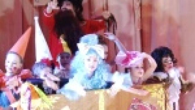 Дети выступают для детей.