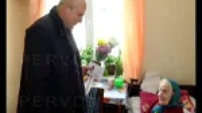 Городские власти и активисты "Красного Креста" готовят подарки ветеранам Великой Отечественной войны