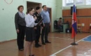 Хорошо учиться и стрелять без промаха.